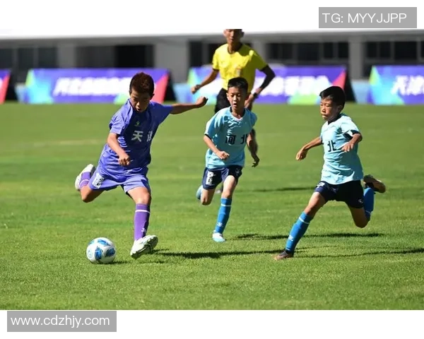 足球高燃激情四溢赛场争锋让我们一起见证荣耀与梦想的碰撞与绽放